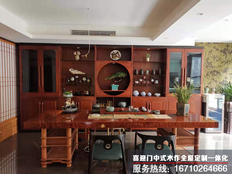 茶室室內(nèi)茶桌以及茶具的配飾效果展示