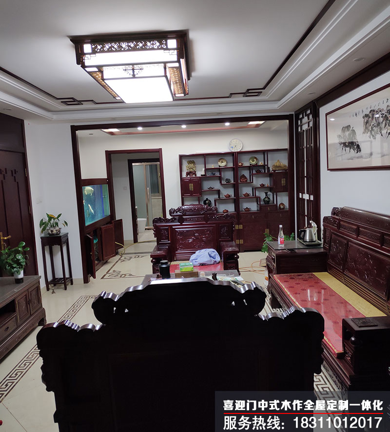 喜迎門中式家具以及博古架在客廳的擺放g