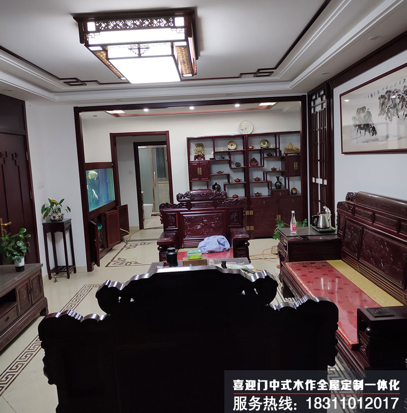 喜迎門(mén)中式博古架在家居裝修中的使用展示