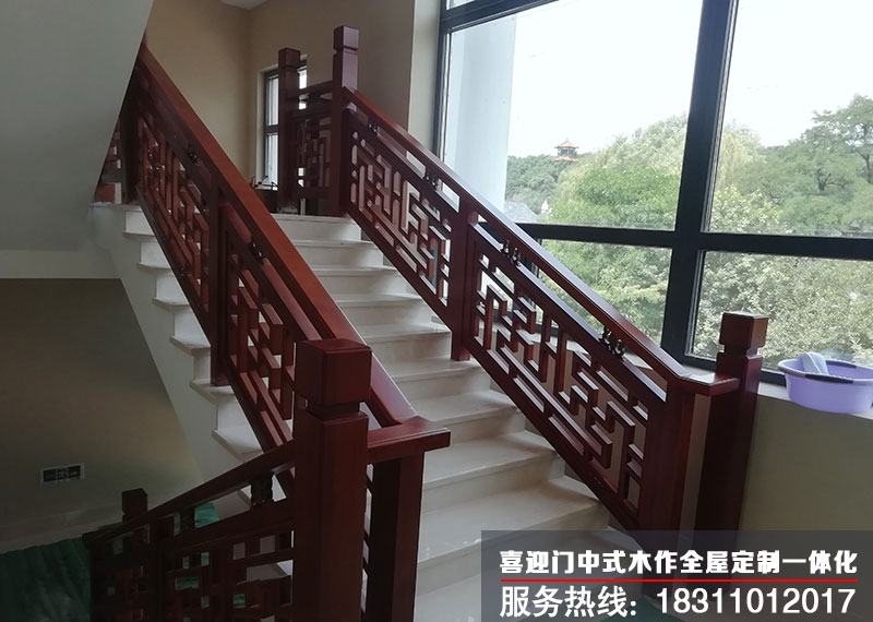 中式高端私人會(huì)所樓梯安裝效果